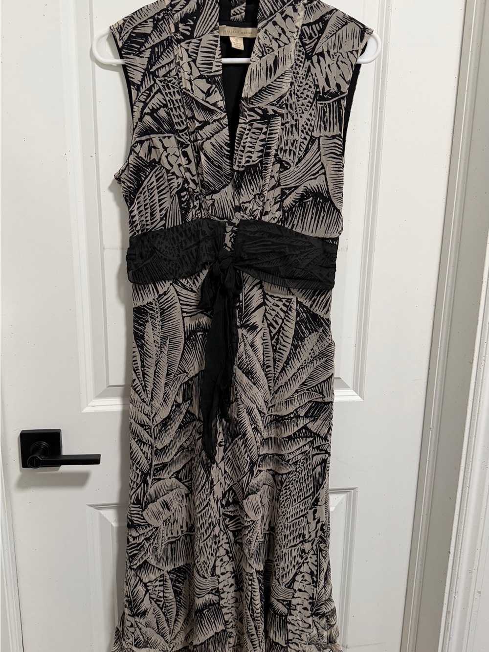 Black and Cream Leaf-Print Sleeveless Maxi Dress